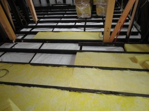 撥水性の有る32Kで９０ｍｍの床断熱材